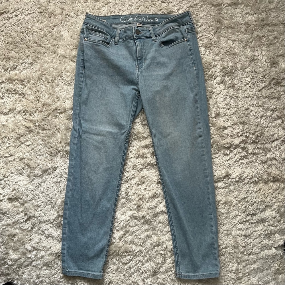 Calvin Klein lightwash capri jeans size 10